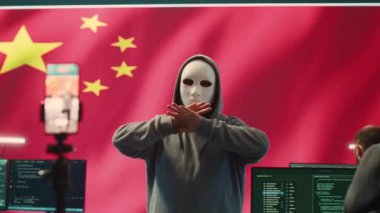 Çin 'in yüksek teknoloji ofisindeki anonim hacker uzmanı dijital tehditler ve politik casusluk. Bilgi savaşında siber terör, propaganda ve kriz yönetimi. Kamera A.