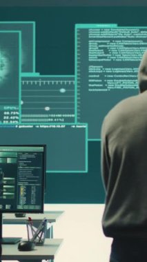 Vertical Video gururlu hackerlar takımının rakip hükümet veritabanına girdikten sonra onların başarılarından memnun olmalarını sağladı. Ağ sistemlerini hackleyen profesyonel bilişim uzmanları. Kamera.