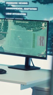 Vertical Video Federal Terörle Mücadele Operasyon Odası keşif için kullanılan uydu kamera ve radar görüntüleriyle donatılmıştır. Boş askeri komuta merkezi.