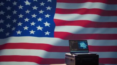 Amerikalı programcı, sosyal medyada yapay zeka teknolojisiyle düşman robotlarıyla savaşıyor. ABD CIA ajansı için çalışan teknisyen sahte haberleri tespit etmek için yapay zeka algoritmaları geliştiriyor.