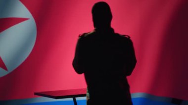 Kuzey Kore hava savunma operatörü radar algılayıcı füze saldırıları, uzay gözetlemesi ve uydu takibi yapar. Pyongyang rejim ajanı roketleri ve kamera A 'yı önlemek için askeri yazılım kullanıyor.