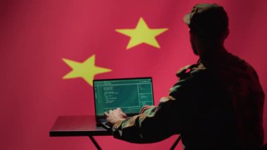 Çinli programcı sosyal ağlarda komünist ideolojiyi destekleyen robot hesapları yapıyor. CCP İstihbarat Teşkilatı 'nda çalışan teknisyen sahte haberler yaymak için algoritmalar geliştiriyor.