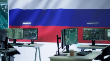 Rus askeri karargahı istihbarat toplamak ve halkı korkutmak için sahte haberler vermek ve savaş propagandası yapmak üzere yüksek teknolojili ekipmanlarla donatılmış. Ordu için boş kontrol merkezi. Kamera A.