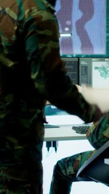 Askeri uzmanlardan oluşan dikey video uzmanları gelişmiş teknolojiyi ve bir kontrol merkezinde büyük bir ekranı kullanırlar, güvenlik kamerası radar sistemi aracılığıyla güvenlik görüntülerini yönetirler. Güvenlik Görev Bölümü