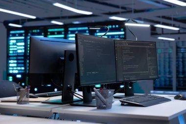 Süper bilgisayarların donanım enerji tüketimini yönetmek için kullanılan veri merkezindeki bilgisayarlar. Sunucu çiftliğinde otomasyon ve izleme işlemleri için kullanılan aygıtlar, görüntüyü kapat