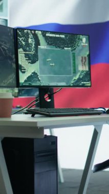 Dikey Rus askeri karargahı yüksek teknoloji ekipmanlarıyla donatılmıştır. Nüfusu korkutmak için istihbarat toplamak ve sahte haberler yaymak ve savaş propagandası yapmak için. Ordu için boş kontrol merkezi