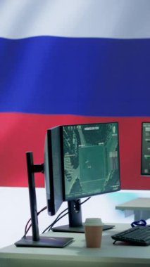 Dikey Rus askeri karargahı yüksek teknoloji ekipmanlarıyla donatılmıştır. Nüfusu korkutmak için istihbarat toplamak ve sahte haberler yaymak ve savaş propagandası yapmak için. Ordu için boş kontrol merkezi
