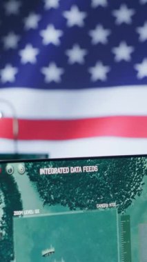 Dikey Video Boş Amerikan askeri kontrol merkezi yüksek teknoloji donanımı ve büyük ekran, ordu dron kontrol ve izleme odası olarak kullanılan alan. Ulusal çıkarları koruyorum. Kamera A.