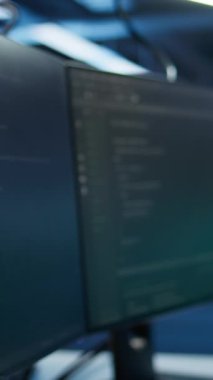 Veri merkezindeki dikey video bilgisayarlar güvenlik tehditlerini izlemek için donanım düzeneklerini tehdit etmek için kullanılıyor. Gelecekçi sunucu merkezi işyeri yöneticilerinin kullandığı bilgisayarların kapatılması altyapıyı korur