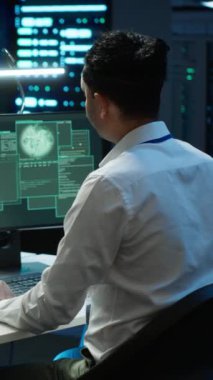 Sunucu merkezindeki teknisyenlerden oluşan dikey video ekibi güvenlik duvarını aşan ve hassas verileri çalan hacker tarafından uyarıldı. Veri merkezindeki PC 'de güvenlik ihlali uyarısı gördükten sonra iş arkadaşları panikledi