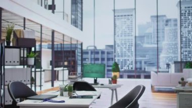 İşe alım sürecine odaklı boş modern ofis kurulumu ve yeni personel alımı, iş adamları kariyerlerini çok uluslu bir şirkette geliştiriyor. İşgücü planlaması.