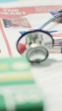 X ışını makinesi ve sağlık sektöründe kullanılan modern araçlarla tasarlanmış özel bir klinikteki dikey Video Boş Ofis, sağlık sigortası ile ilgili tedavi planlarına yardımcı olan tıbbi klinik. Hastalık önleme