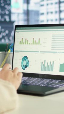 Finansal planlama ve fon tahsisi üzerinde çalışan Dikey Video Genel Müdürü, şirketin kaynaklarının görevdeki maksimum kar ve uzun vadeli hedeflere ulaşmak için etkin bir şekilde kullanılmasını sağlamak