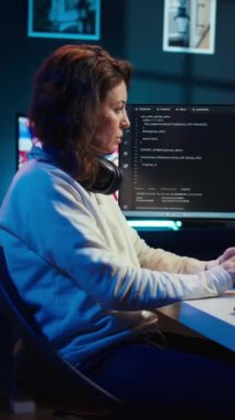 Dikey video programcısı, bilgisayar kullanarak şirket verilerini bozmaya çalışan siber suçluların kötü trafiğini filtrelemek, sahte saldırıları önlemek, kamera B