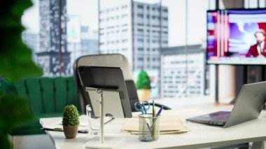 Kurumsal kültür sektörü için kullanılan boş bir ofis. Şirket CEO 'su için tasarlanmış. Kariyer geliştirme, yönetim ve yürütme gücü için kullanılan modern çalışma alanı.