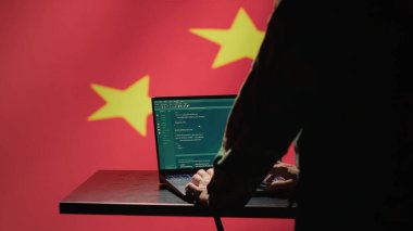 Çinli ajanlar robotları sosyal ağlara yerleştirerek politik rakiplerini lekeleyecek programlar geliştiriyor. CCP ajanı, troll hesaplarını ve kamera A 'yı etkinleştiren yazılımı kullanarak bilişsel savaş başlattı.