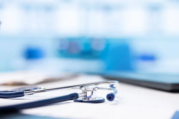 stock image Spacious and empty healthcare office with modern medical equipment, designed for patient care and treatment. Emphasizing the importance of examinations with a stethoscope. Close up.