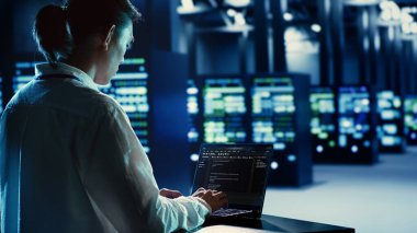 Sertifikalı yönetici kodu ve dizüstü bilgisayarda programlama, sorun çözme ve sunucu merkezi donanımı geliştirme, rackmount, ağ sistemleri ve depolama dizileri için tasarlandı