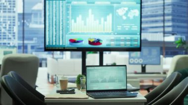 Gelişmiş teknolojiye sahip boş şirket alanı üretkenliği artırır, iş ortaklarının finansal planlama, performans ölçümleri ve küresel girişim hedeflerine odaklanmasına yardımcı olur.