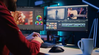 Video editörü, 3 boyutlu özel efektler ve yazılım paketleriyle deneyimini sergiliyor, yapım ekipleri tarafından çekilen görüntüleri alıyor ve geliştiriyor. Stüdyoda videograf bitirme projesi