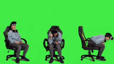 Kadın, mobil oyun yarışmasını kaybettiği için öfkeli ve hayal kırıklığına uğramış hissediyor. Akıllı telefon ve sanal gerçeklik kulaklığı ile turnuva yapıyor. Oyunu kaybettikten sonra mutsuz olan oyuncu. Kamera A.