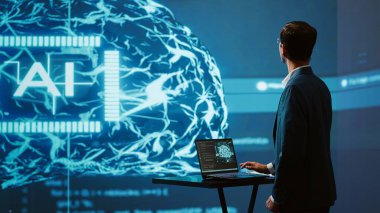 Sistem yöneticisi karmaşık problemleri çözmek için insan beyninden modellenmiş sinirsel ağlar kullanır. Yapay zeka kullanarak fütüristik çalışma alanındaki yapay zeka araştırmacısı, kamera A