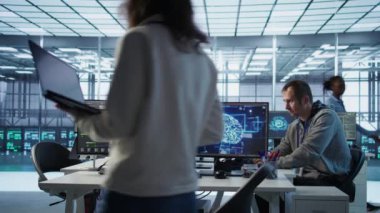 Yapay zeka sunucusu programlama, makine öğrenme eğitimi için kullanılan gelişmiş ekipmanlara ev sahipliği yapıyor. Yapay zeka donanımlarını yükseltmek için dizüstü bilgisayardaki yönetici kodu, kamera B