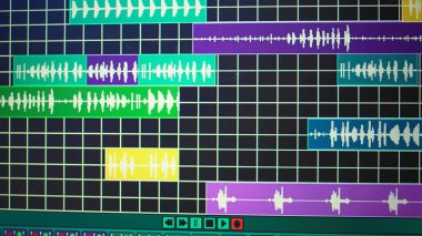 Boş ev stüdyosu elektronik konsol ve cihazlarla müzik yapmak için kullanılır, amfi düğmeleri ve kontrol paneli olan ses panosu. Yükseltici ve araçlarla donatılmış alan, karıştırma ve ustalaşma.