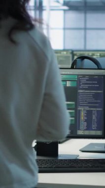Yapay zeka sunucusu programlama, makine öğrenme eğitimi için kullanılan gelişmiş ekipmanlara ev sahipliği yapıyor. Yapay zeka donanımlarını yükseltmek için dizüstü bilgisayardaki yönetici kodu, kamera A