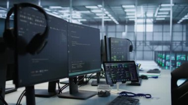 Veri merkezi tesisi, şirket ağ altyapısını korumak için derin öğrenme teknolojisi kullanıyor. Sunucu odasında optimum sistem performansını ve el kamerasının görüntüsünü sağlamak için kullanılan sinirsel ağlar teknolojisi