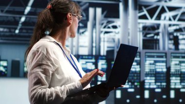 Veri merkezinde çalışan deneyimli yönetici GPU 'ya tahsis edilmiş süper bilgisayarlar AI görevlerini yüksek verimlilikle işleyebilir, makine öğrenimi için kullanılan işlevsiz birimleri onarabilir