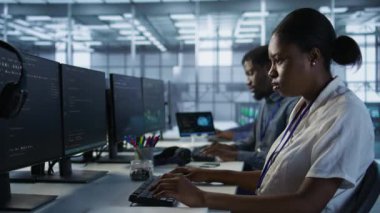 Veri merkezindeki Yapay Zeka öngörü bakım sistemlerini uygulayan programcıyı kapat. Donanım arızalarını tespit etmek için yapay zeka kullanarak sunucu merkezindeki IT uzmanına odaklan, kamera A