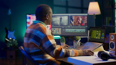 Video yapımcısı, sanatsal kurgu yazılımıyla görüntüler üretiyor, renk ayarlamaları yapıyor ve özel efektler yapıyor. Dijital görüntü yönetmeni sinematik üretim için geçiş dönemi geliştiriyor. Kamera A.