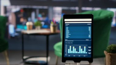 Üretkenlik için tasarlanmış bir şirketteki boş konferans odası toplantılar ve girişimi genişletmek için kullanılan ofis alanı. İş içinde modern yüksek kalite çalışma alanı.