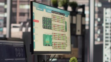 İş dünyası ve kurumsal kültürde kullanılan, profesyonel araçlar ve modern cihazlarla donatılmış üst düzey boş çalışma ortamı. Lüks bir çalışma alanında yönetici gücü..