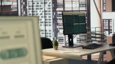 Gelişmiş teknolojik araçlarla üretkenliği arttıran, iş dünyasındaki profesyonellerin finansal stratejilere odaklanmasına yardımcı olan boş, kaliteli bir çalışma alanı. Katı hedefleri güvence altına alan küresel girişim.