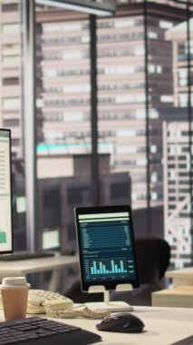 Düzenli etkinlik verimliliğinde kullanılan bölmeleri olan dikey video boş iş ofisi, lüks şehir merkezi merkezi olan bir şirkete hizmet etmek için gelişmiş teknolojik cihazlara sahip. Şirket