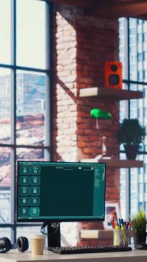 AI LLM sohbet robotu kullanıcıya bilgi işlem merkezindeki öngörücü teknolojiyi kullanarak cevap veriyor. Çalışma alanındaki bilgisayar kurulumu yapay zeka kullanılarak büyük bir dil modeli programı oluşturuluyor