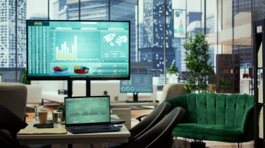 İşletme başarısı için tasarlanmış profesyonel üst düzey ofis ortamı, iş adamları ekranlardaki verileri inceleyebilir ve işbirliği yapabilirler. Gelişmiş teknolojiyle girişim büyümesi planlamak.