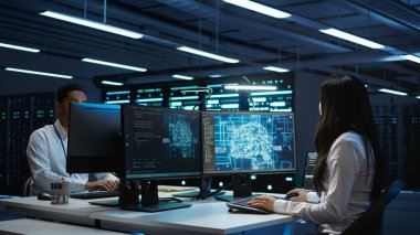 Teknisyenler sunucu odasında kontrol yapmak için yapay zeka teknolojisini kullanıyorlar. Veri merkezindeki takım arkadaşları eğitim verilerini işlemek için yapay zeka teknolojisi kullanıyorlar, kamera B