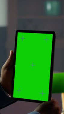 Dikey video çeşitliliği CIA gizli ajanları uzay ekranının yanındaki kanıt belgelerini inceliyor, bir dava dosyasını inceliyor ve hükümet istihbarat hedeflerine ulaşmak için soruşturmalar yapıyor. Gizli Servis