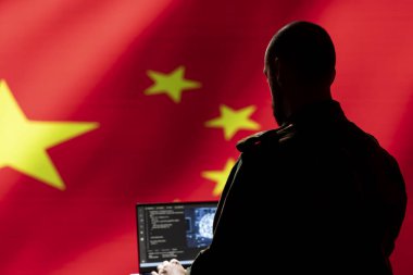 Çinli programcı, yapay zeka öğrenimi kullanarak sosyal ağlarda robot hesapları yapıyor. CCP için çalışan teknisyen sahte haber yaymak için yapay zeka algoritmaları oluşturuyor.