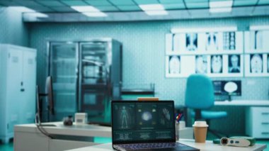 Profesyonel tıp kabinesi hastayı kontrol için bekliyor. Oksimetre, kan basıncı monitörü ve diğer modern teşhis aletleriyle donatılmış. Sağlık hizmetlerinin vurgulanması.