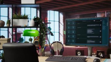 Aydınlık dairede bilgisayar kurulumu büyük bir dil modeli programı gösteriyor. AI LLM sohbet botu kullanıcı sorusuna sinirsel ağ teknolojisi kullanarak cevap veriyor.