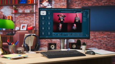 Ofisteki bilgisayar, metni fotoğraf çıktısına çeviren programı gösteriyor, kapatın. Metinden görüntüye üretken modeller yapay zeka yazılımı apartmandaki bilgisayar ekranında, el kamerası görüntüsünde