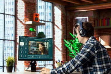 Merkez ofisteki kişiler görüntü anlama yeteneğine sahip üretici yapay zeka GPT kullanır ve video üretir. Adam yapay zeka kullanarak yüksek çözünürlüklü canlı benzeri görüntüler çıkarıyor