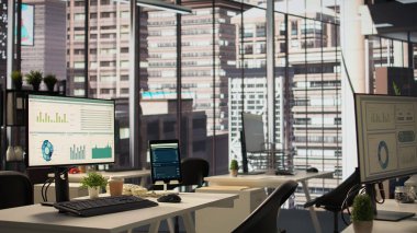 Gelişmiş teknolojik araçlarla üretkenliği arttıran, iş dünyasındaki profesyonellerin finansal stratejilere odaklanmasına yardımcı olan boş, kaliteli bir çalışma alanı. Katı hedefleri güvence altına alan küresel girişim.