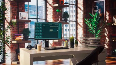 AI LLM Chatbot yazılım arayüzü merkez ofisteki PC 'de sanal yardımcı kullanıcı cevapları gösteriyor. Kullanıcı ile yapay zeka yoluyla iletişim kuran geniş bir dil modeli programı