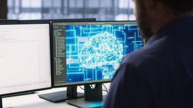 Makine öğrenme uzmanı yapay zeka sunucu odasında en az arayı sağlayacak felaket kurtarma planları geliştiriyor. Yapay zekadaki çalışan izleme performansı veri merkezi, kamera A