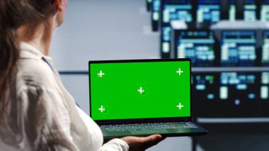 Sunucu çiftliğinde lisanslı teknik destek üst düzey süper bilgisayarlar, hızlı ve verimli bir şekilde karmaşık hesaplamalar ve veri analizi yapabilirler, tehlikeleri ortadan kaldırmak için model dizüstü bilgisayar kullanırlar.